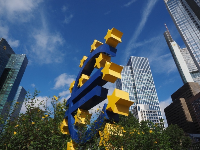 ЕЦБ изпраща лихвите към нови върхове